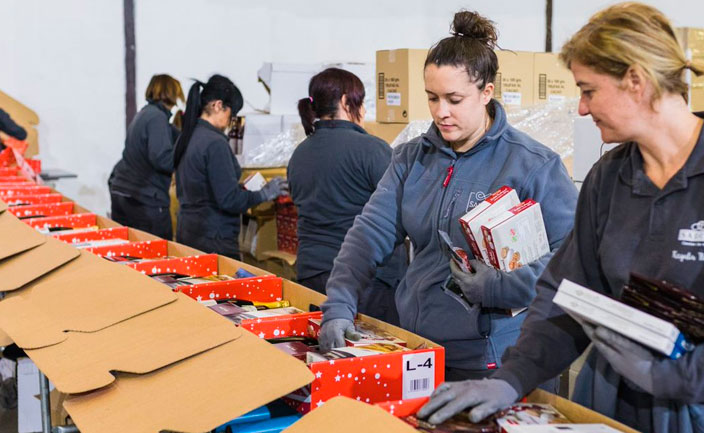 Sadival cuenta con 18 líneas de fabricación de cestas de navidad